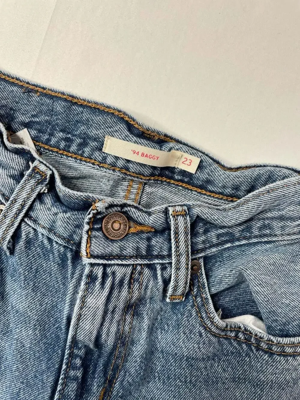 Levi's '94 Baggy Jeans Women's Size W23 L31 Light Wash Straight Leg Denim